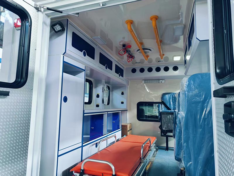 4&times;4 ambulance